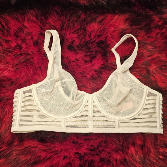 NWT Victoria's Secret White Ribbed Mesh Unlined Underwire Plunge Bra 34B - Picture 2 of 10